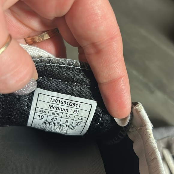 VARSITY VANGUARD SHOE BY BROOKS WOMENS 10B - Picture 6 of 6